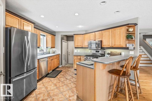 4 Hunt Court, St. Albert, AB - Indoor Photo Showing Kitchen