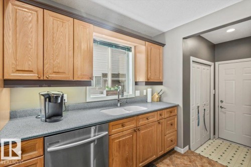 4 Hunt Court, St. Albert, AB - Indoor Photo Showing Kitchen With Double Sink