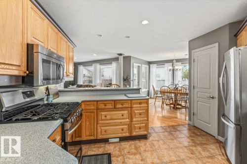 4 Hunt Court, St. Albert, AB - Indoor Photo Showing Kitchen With Upgraded Kitchen