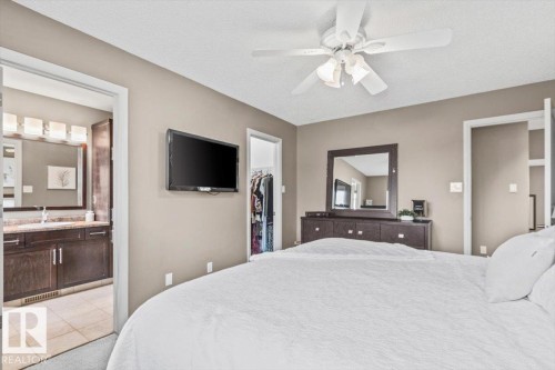 4 Hunt Court, St. Albert, AB - Indoor Photo Showing Bedroom