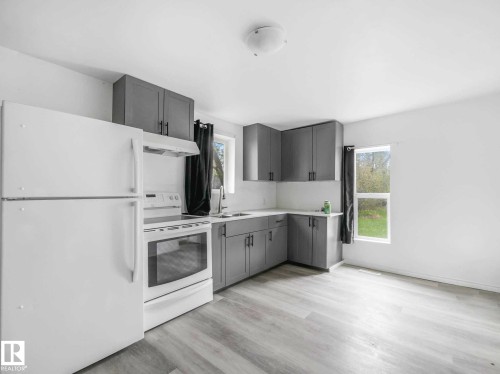 Image quality insufficient for description - 4322 53 Street, Wetaskiwin, AB - Indoor Photo Showing Kitchen With Double Sink