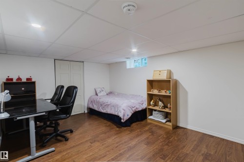 Spacious room featuring wood-finish flooring, recessed lighting, and a drop ceiling - 342 O'Connor Close, Edmonton, AB - Indoor