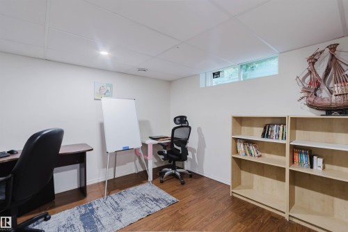 Finished room featuring wood-finish flooring, white walls, recessed lighting, and a drop ceiling - 342 O'Connor Close, Edmonton, AB - Indoor Photo Showing Office