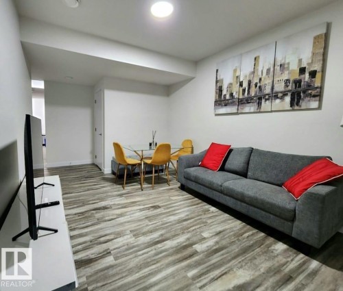 5741 Kootook Way, Edmonton, AB - Indoor Photo Showing Living Room