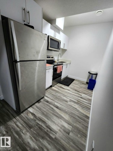 5741 Kootook Way, Edmonton, AB - Indoor Photo Showing Kitchen
