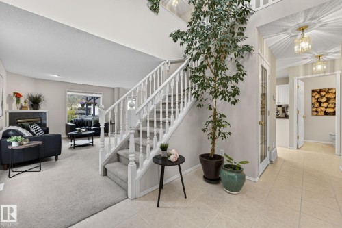 316 Wild Rose Way, Edmonton, AB - Indoor Photo Showing Other Room