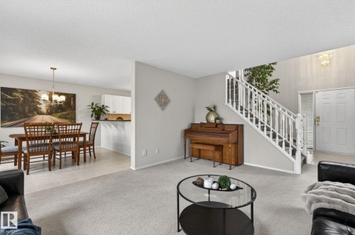 316 Wild Rose Way, Edmonton, AB - Indoor Photo Showing Living Room