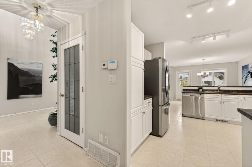 316 Wild Rose Way, Edmonton, AB - Indoor Photo Showing Other Room