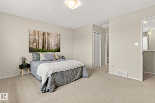 316 Wild Rose Way, Edmonton, AB - Indoor Photo Showing Bedroom