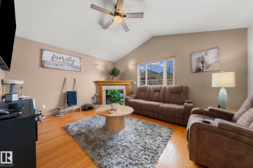 16513 67A Street, Edmonton, AB - Indoor Photo Showing Living Room