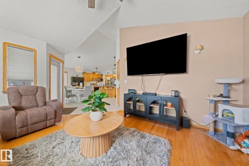16513 67A Street, Edmonton, AB - Indoor Photo Showing Living Room