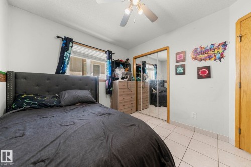 16513 67A Street, Edmonton, AB - Indoor Photo Showing Bedroom