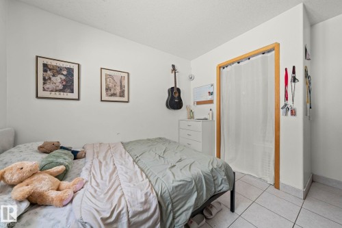 16513 67A Street, Edmonton, AB - Indoor Photo Showing Bedroom