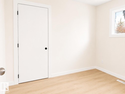 11519 137 Avenue, Edmonton, AB - Indoor Photo Showing Other Room