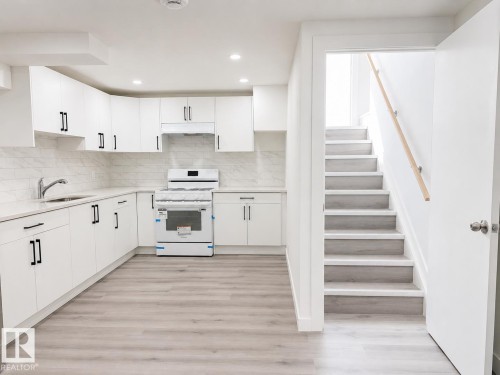 11519 137 Avenue, Edmonton, AB - Indoor Photo Showing Kitchen