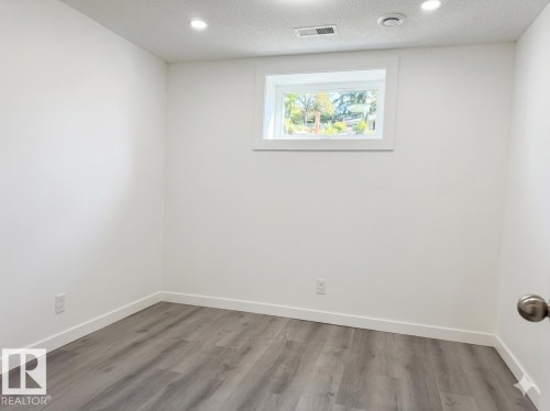 11519 137 Avenue, Edmonton, AB - Indoor Photo Showing Other Room