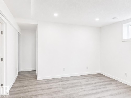 11519 137 Avenue, Edmonton, AB - Indoor Photo Showing Other Room