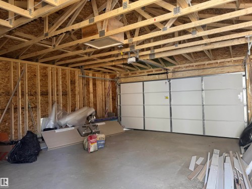 11519 137 Avenue, Edmonton, AB - Indoor Photo Showing Garage