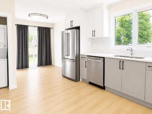 11519 137 Avenue, Edmonton, AB - Indoor Photo Showing Kitchen With Double Sink
