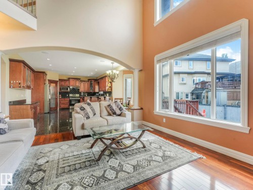 6911 17 Avenue, Edmonton, AB - Indoor Photo Showing Living Room