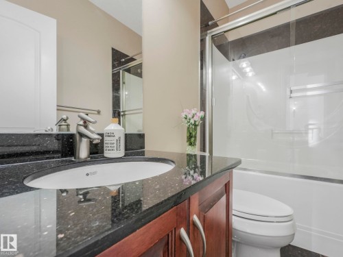 Main floor - 6911 17 Avenue, Edmonton, AB - Indoor Photo Showing Bathroom