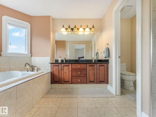 6911 17 Avenue, Edmonton, AB - Indoor Photo Showing Bathroom