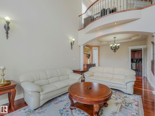 6911 17 Avenue, Edmonton, AB - Indoor Photo Showing Living Room