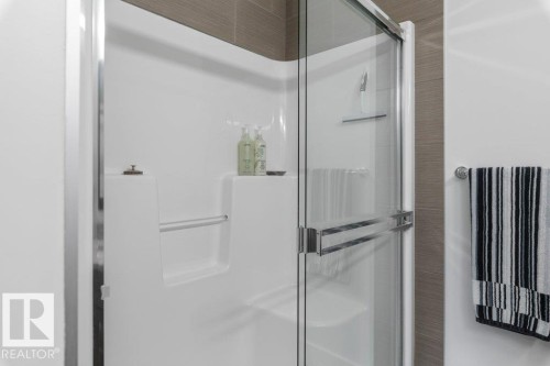 255 6079 Maynard Way, Edmonton, AB - Indoor Photo Showing Bathroom