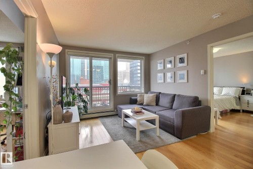 803 10180 104 Street  Edmonton, AB T5J 1A7