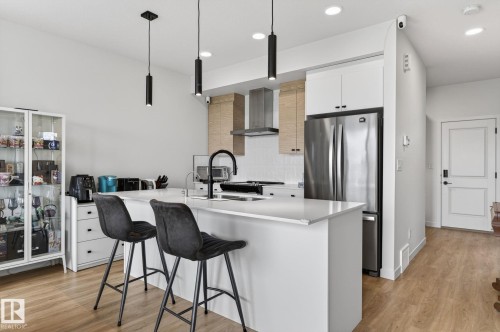 3275 Kulay Way, Edmonton, AB - Indoor Photo Showing Kitchen With Upgraded Kitchen