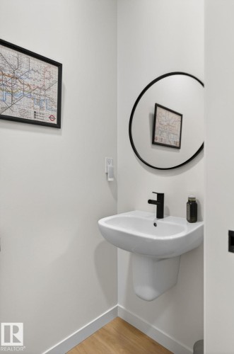 3275 Kulay Way, Edmonton, AB - Indoor Photo Showing Bathroom