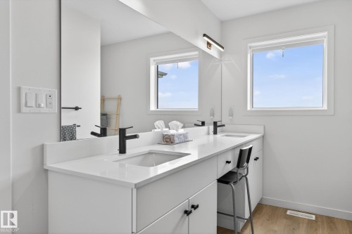 3275 Kulay Way, Edmonton, AB - Indoor Photo Showing Bathroom