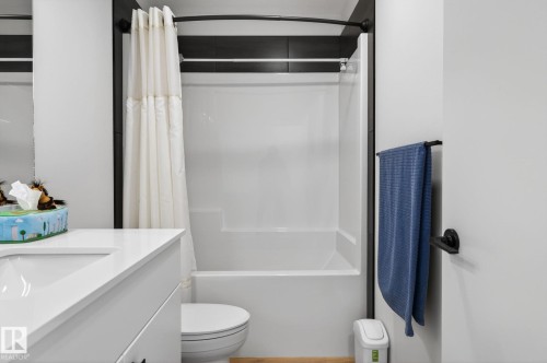 3275 Kulay Way, Edmonton, AB - Indoor Photo Showing Bathroom