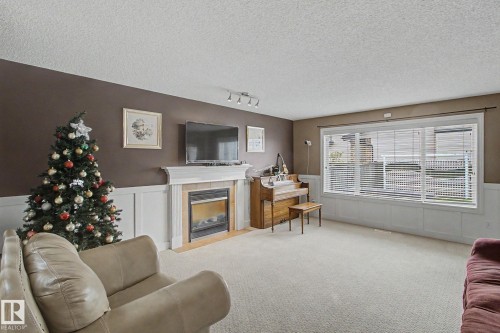 1922 Robertson Crescent, Edmonton, AB - Indoor Photo Showing Living Room With Fireplace