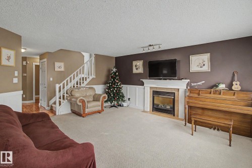 1922 Robertson Crescent, Edmonton, AB - Indoor Photo Showing Living Room With Fireplace