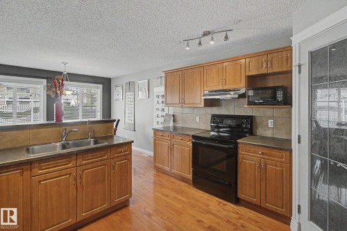 1922 Robertson Crescent, Edmonton, AB - Indoor Photo Showing Kitchen With Double Sink