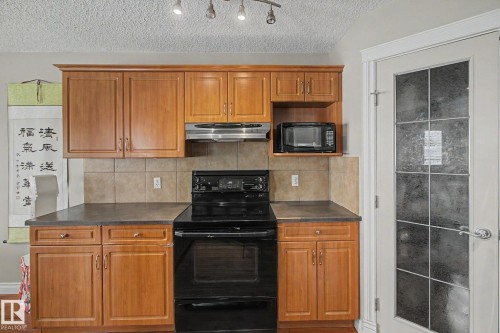 1922 Robertson Crescent, Edmonton, AB - Indoor Photo Showing Kitchen