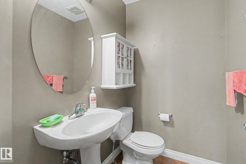 1922 Robertson Crescent, Edmonton, AB - Indoor Photo Showing Bathroom