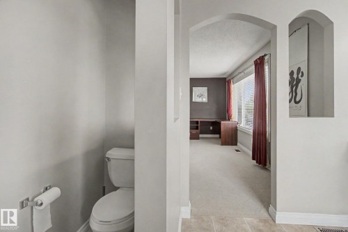 1922 Robertson Crescent, Edmonton, AB - Indoor Photo Showing Bathroom