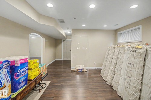 1922 Robertson Crescent, Edmonton, AB - Indoor Photo Showing Other Room
