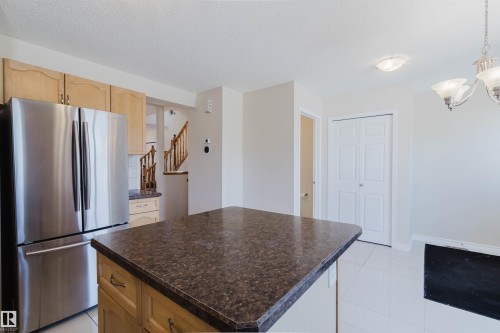 7713 Schmid Crescent, Edmonton, AB - Indoor Photo Showing Kitchen