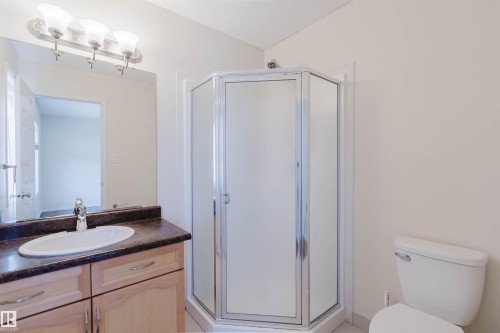 7713 Schmid Crescent, Edmonton, AB - Indoor Photo Showing Bathroom