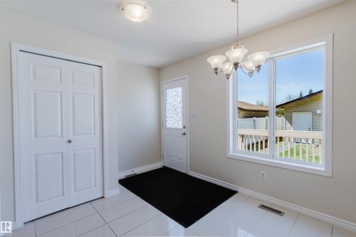 7713 Schmid Crescent, Edmonton, AB - Indoor Photo Showing Other Room
