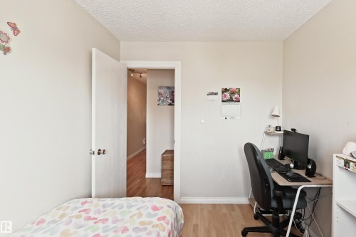 10031 173 Avenue, Edmonton, AB - Indoor Photo Showing Bedroom