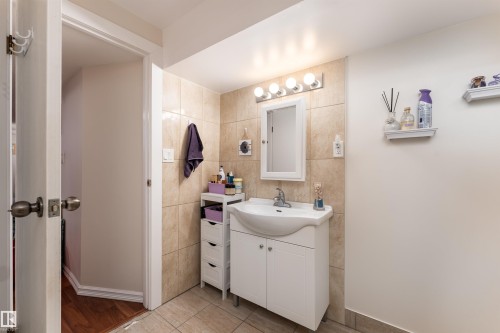 10031 173 Avenue, Edmonton, AB - Indoor Photo Showing Bathroom