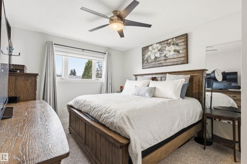 11611 151 Avenue, Edmonton, AB - Indoor Photo Showing Bedroom