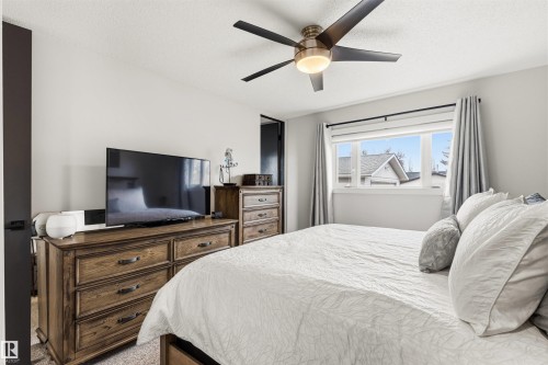 11611 151 Avenue, Edmonton, AB - Indoor Photo Showing Bedroom