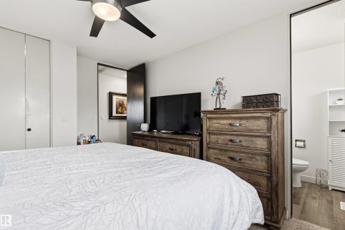 11611 151 Avenue, Edmonton, AB - Indoor Photo Showing Bedroom