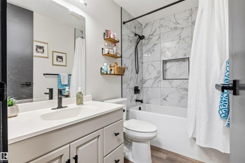 11611 151 Avenue, Edmonton, AB - Indoor Photo Showing Bathroom
