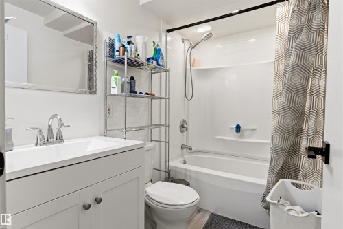11611 151 Avenue, Edmonton, AB - Indoor Photo Showing Bathroom